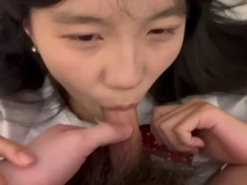 Em loli dễ thương liếm thằng nhỏ biến em thành con đào dam dang p2